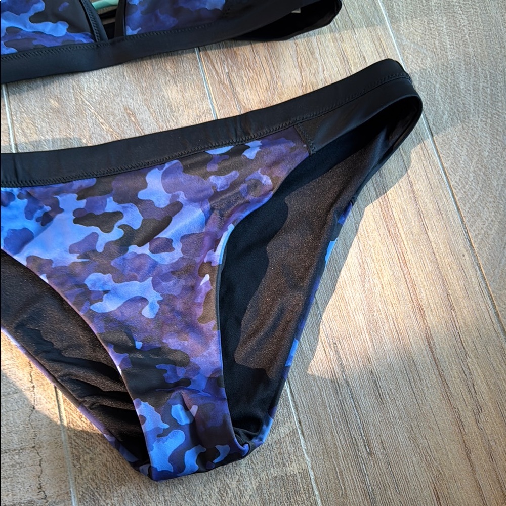 Athleta Blue Floral Strappy Bikini Top with Black Trim - Picture 4 of 15